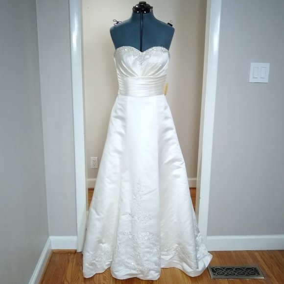 NEW! Clearance! Bonny 108 Wedding Dress Size 12 - Picture 1 of 7